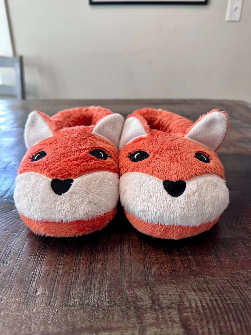 dearfoams Kids Plush Fox Slippers in Orange and Cream